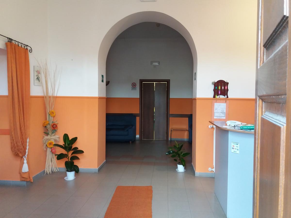 Ostello Ortensi Farnese Buitenkant foto