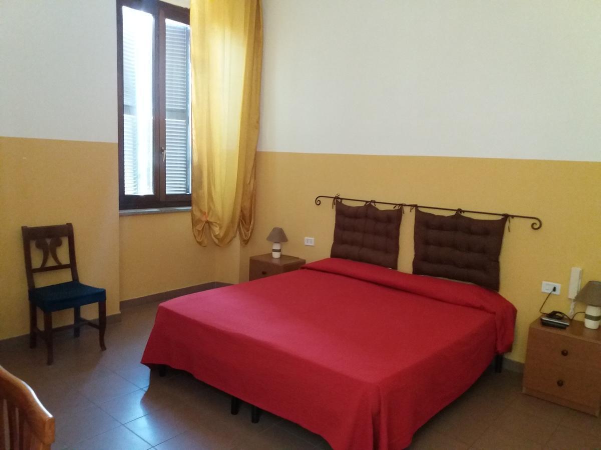 Ostello Ortensi Farnese Buitenkant foto